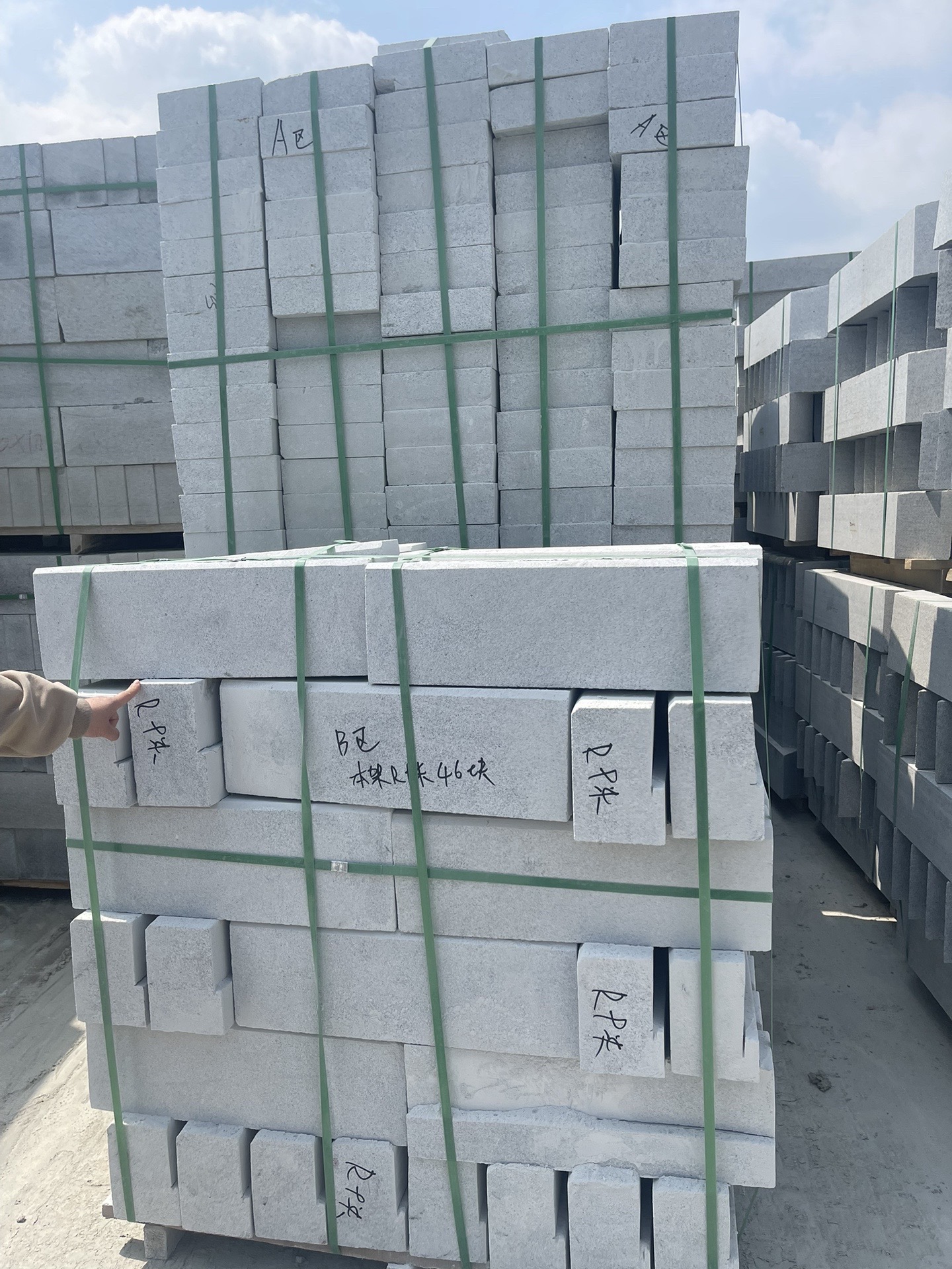 芝麻灰大理石地鋪石廠家多少錢一平方(圖6)